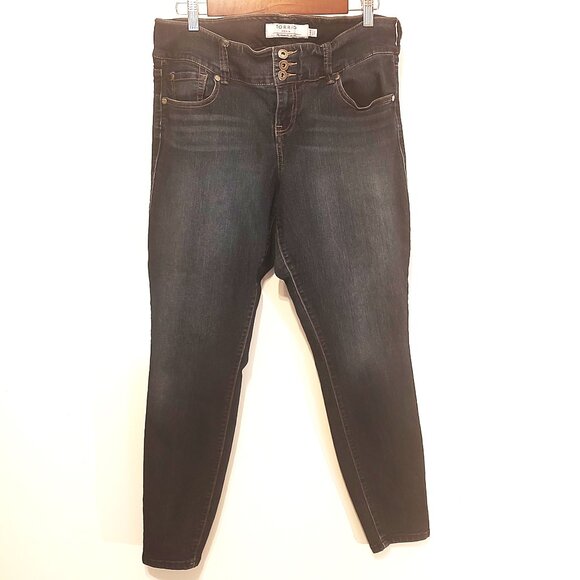 Women's Torrid Demin Stretch Skinny Dark Wash Jeans RN#148862 in Size 14 Reg - Picture 2 of 12